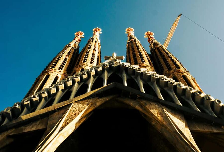Sagrada Família & More: Barcelona Tour + Candy Tasting - Why This 150-Minute Walk Works So Well
