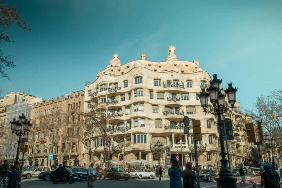 Sagrada Família & More: Barcelona Tour + Candy Tasting - Metro to La Rambla: A Small Reset Between Modernism Stops