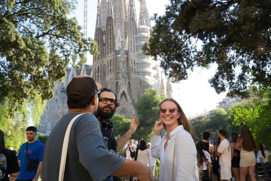 Sagrada Família & More: Barcelona Tour + Candy Tasting - Meeting Point at Av. de Gaudí 1, Then the Tour’s Simple Flow
