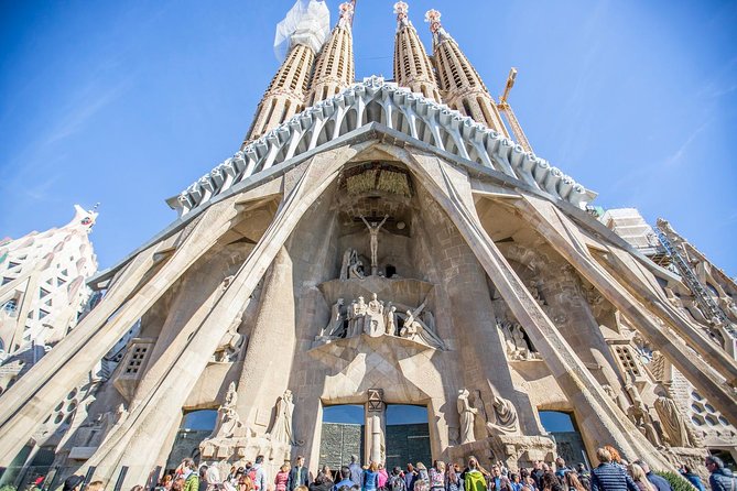 Sagrada Familia & Park Guell Guided Tour with Skip The Line - Sagrada Familia: Timed Entry, Symbolism, and the Inside Walk