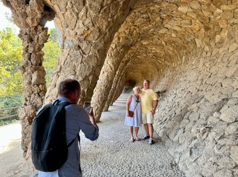 Sagrada Família & Park Güell Guided Tour with Transportation - Lunch break near Sagrada Família: plan it like a local