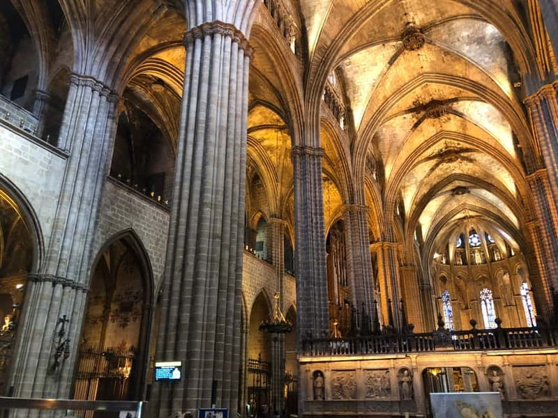 Sagrada Família & Park Güell Guided Tour with Transportation - Expert guides and small groups: why it feels different