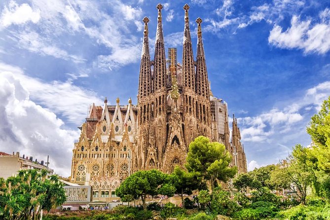 Sagrada Familia & Park Güell Optional: Small Group Tour - Hotel Pickup in Barcelona: Helpful, But Read the Fine Print