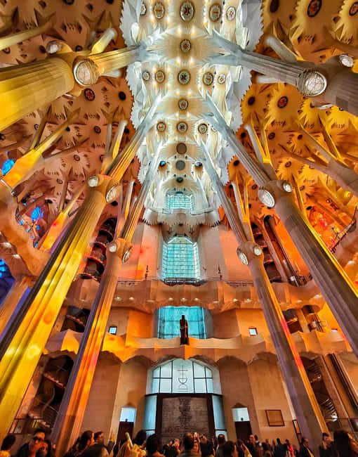 Sagrada Familia Private/Small Group Tour with an architect - Outside facades: religious scenes plus coded symbols