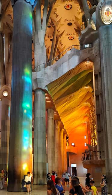 Sagrada Familia Private/Small Group Tour with an architect - The interior: a forest of columns and thousands of colored lights