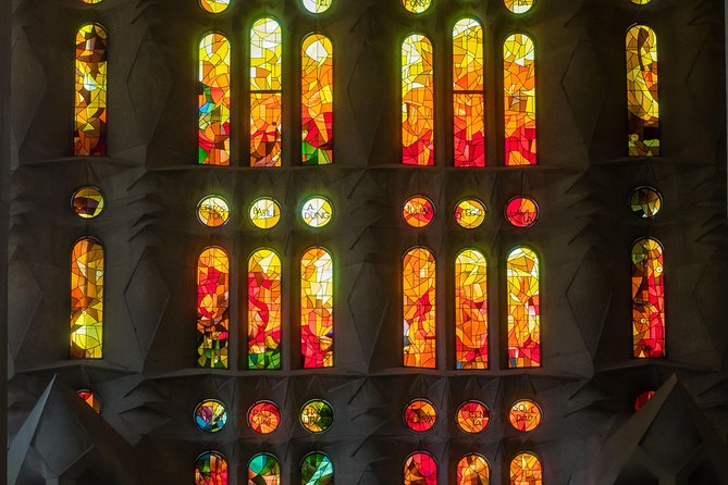 Sagrada Familia Private Tour in Barcelona - Booking smart: timeslots, reserved entry, and what the price buys
