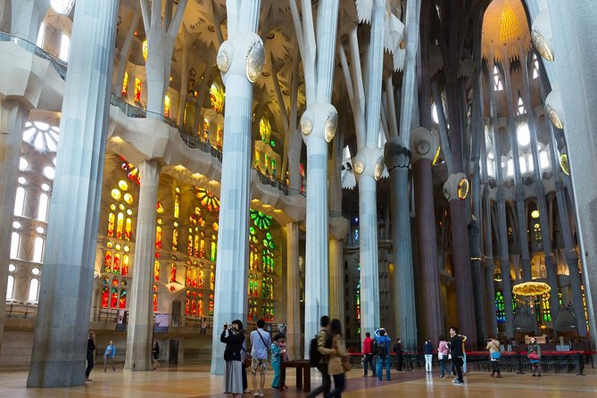 Sagrada Familia Private Tour in Barcelona - The quick park stop before the basilica: small moment, good purpose