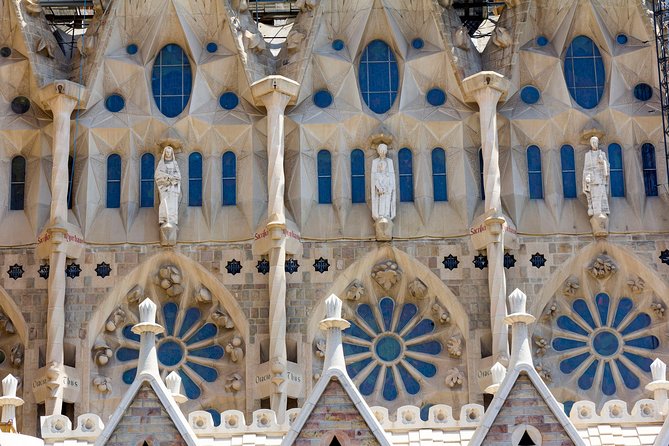Sagrada Familia Private Tour in Barcelona - Timing and pacing: how long 2 hours feels inside Sagrada Familia
