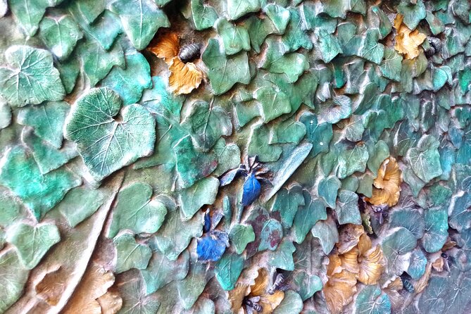 Sagrada Familia Private Tour with Skip-the-Line Ticket - Meeting point and walking reality in Eixample