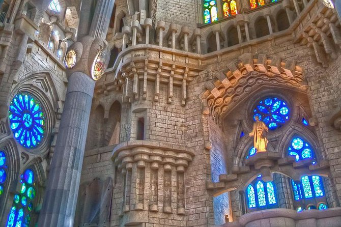 Sagrada Familia Private Tour with Skip-the-Line Ticket - Guide quality: what the best names seem to have in common