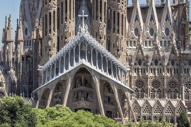 Sagrada Familia Private Tour with Skip-the-Line Ticket - Price and value for a private 2-hour experience