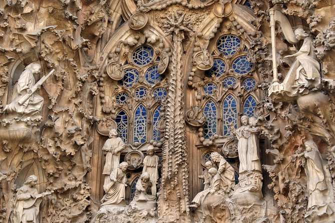 Sagrada Familia Skip-the-Line Private Tour with Guide - Private guide perks: pace, questions, and no noisy distractions