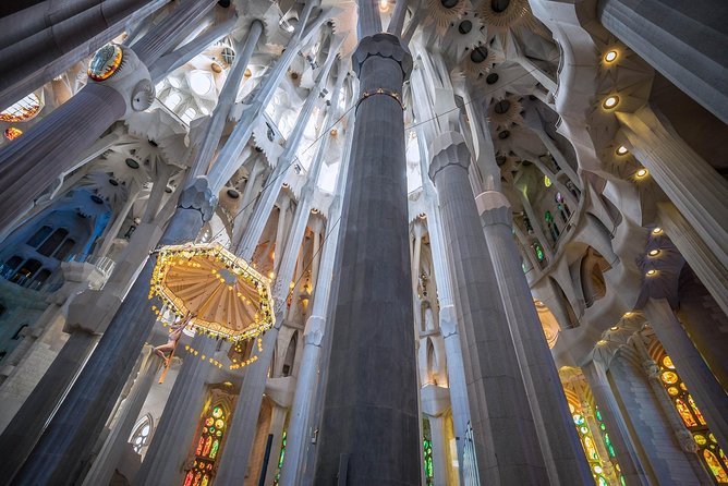 Sagrada Familia Skip the Line Tour Optional Small Group - How the Guide and Headsets Make Crowds Feel Manageable