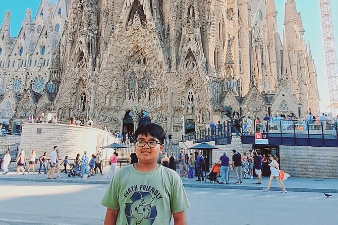 Sagrada Familia Skip The Queue With Audio Guide Tour - Your front-row shortcut: timed entry at La Sagrada Familia