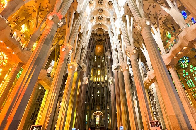 Sagrada Familia Small Group Guided Tour with Skip the Line Ticket - Why This Sagrada Familia Tour Feels Manageable in Peak Crowds