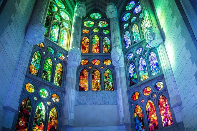Sagrada Familia Small Group Tour with Skip the Line Ticket - Highlights You Will Feel Right Away