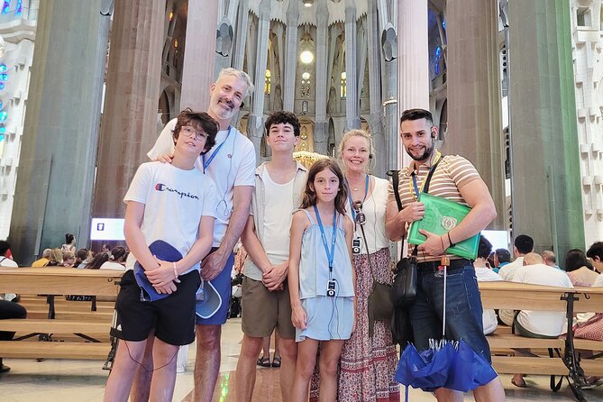 Sagrada Familia: The Golden Hour with Skip the line Tickets - Your licensed guide inside the basilica: what you will actually learn