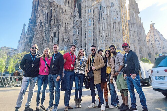 Sagrada Familia: The Golden Hour with Skip the line Tickets - Meeting points and how the 1 hour 20 minute visit works