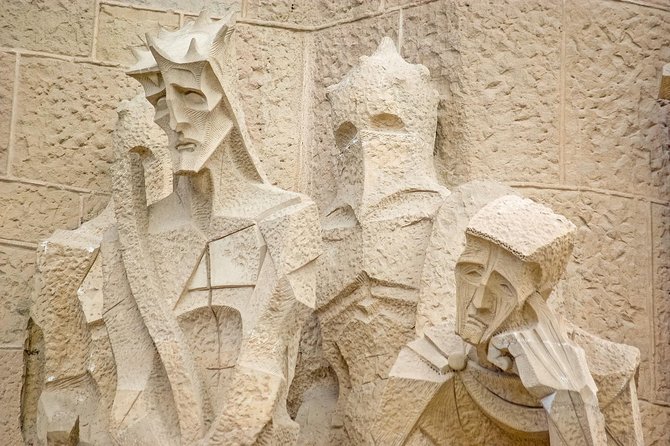 Sagrada Familia Tour with Express Entry and Local Guide - Going inside: what the guide focuses on once the doors open