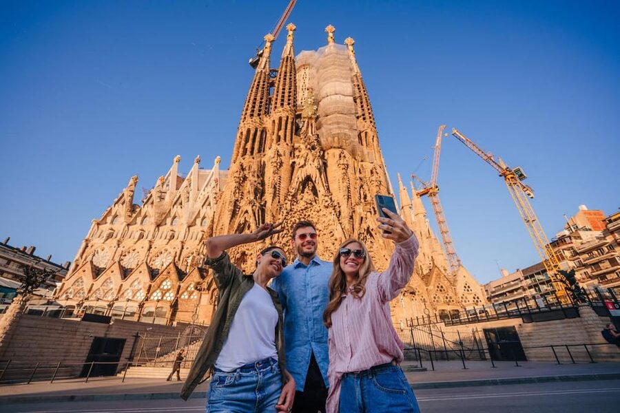 Sagrada Familia with Official Guide & Fast-Track Entry - Key things you’ll notice on this visit
