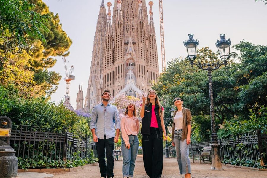 Sagrada Familia with Official Guide & Fast-Track Entry - Meeting at Entrance A (and why timing matters)
