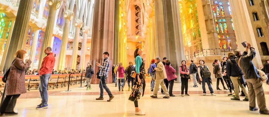 Sagrada Familia with Official Guide & Fast-Track Entry - Skip-the-line entry: what it changes (and what it doesn’t)