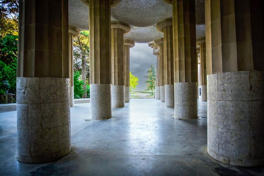 Sailing Experience, Sagrada Familia & Park Guell - Sagrada Familia with a guide: what you should expect inside
