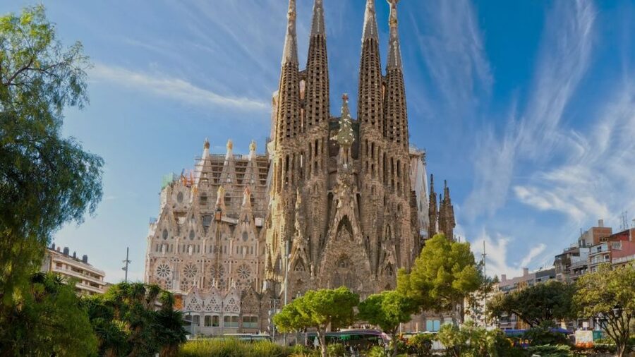 Sailing Experience, Sagrada Familia & Park Guell - Small details that can make or break your day