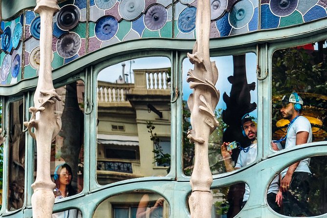 Self-Guided Audio Tour-The Surrealist Barcelona of Dalí and Gaudí - Stop-by-stop: from Plaza de Catalunya to the Palau Güell area