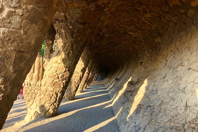 Self-Guided Audio Tour-The Surrealist Barcelona of Dalí and Gaudí - Offline narration and bilingual audio you can actually use