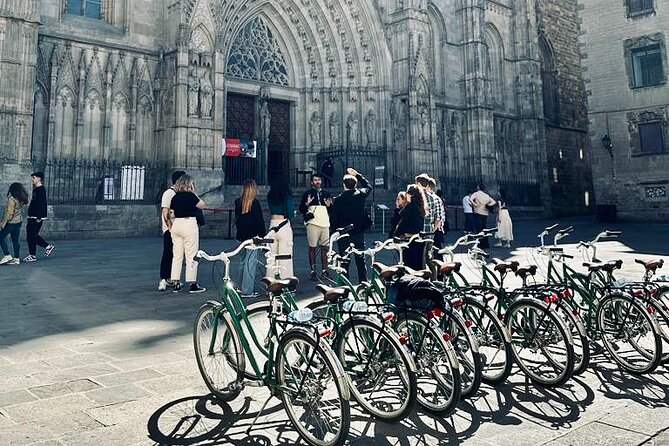 Sightseeing by Bike & Photo Shooting - Gaudi near the top: Sagrada Familia and Casa Batllo timing
