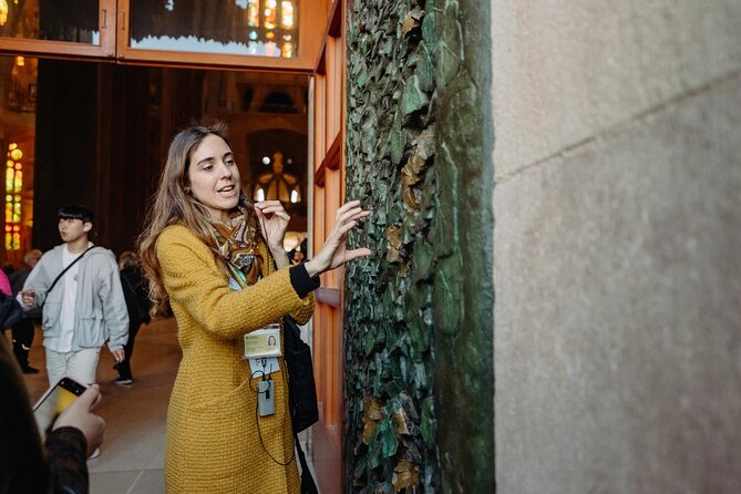 Skip the Line Sagrada Familia Guided Tour & Optional Cava Upgrade - Skip-the-line Sagrada Família: why timing is everything