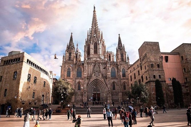 Small Group Barcelona Walking Tour, Flamenco Show & Tapas Dinner - Flamenco show in a 17th century castle: what to expect from the performance