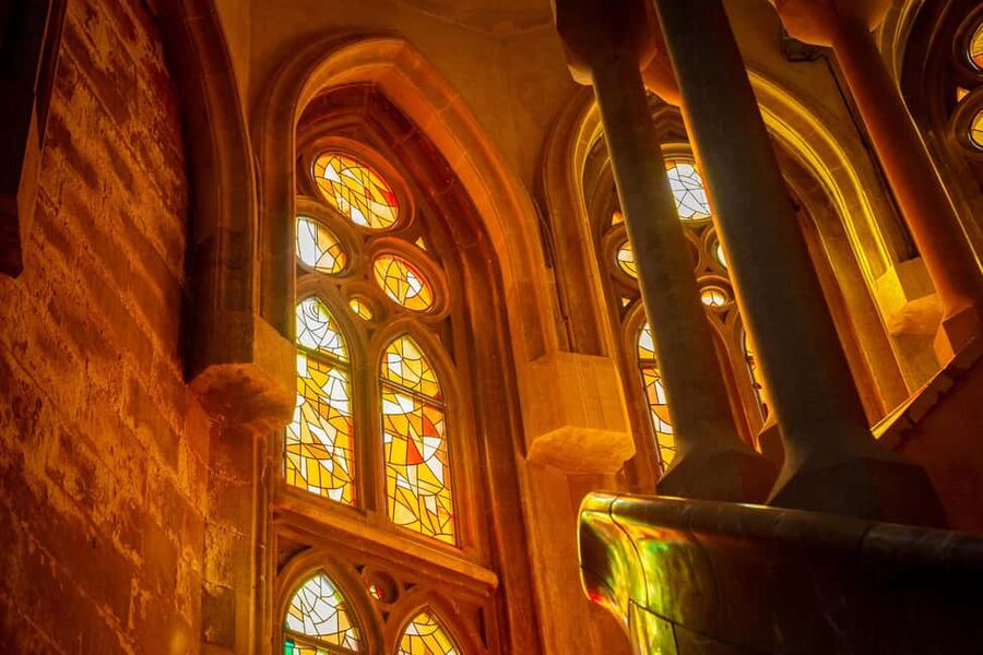 Small-Group Sagrada Familia Fully Guided Tour - What you learn under the stone canopy