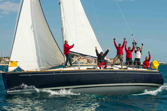 Small-Group Sailing Lesson in Barcelona - The best time to book and how busy this gets