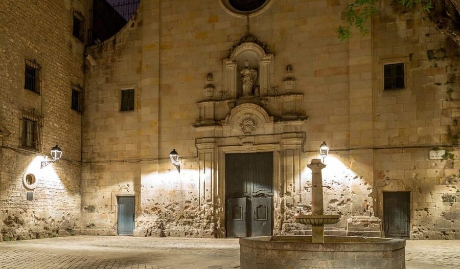 Stories, Legends and Mysteries of Barcelona - Starting at Carrer d’Estruc and Carrer de Fontanella, then letting the city talk