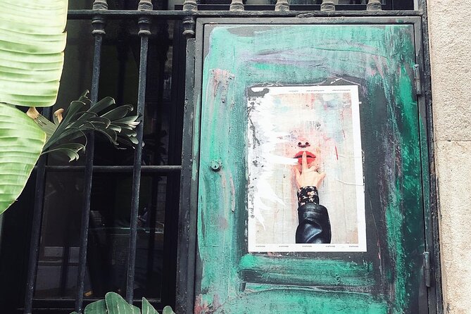 Street Art, Sculptures & Crime Stories Walking Tour – Barcelona - Gothic Quarter: Roman Walls, Gothic Arches, and Modern Spray Paint