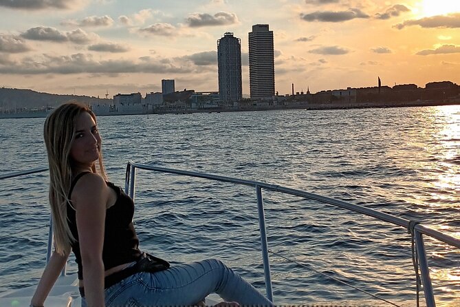 Sunset yacht ride in Barcelona + snacks and drinks - Meeting Point and Getting Ready Without Stress