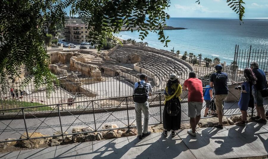 Tarragona & Sitges Small Group Full-Day Tour - Roc de Sant Gaieta: a quick rocky shoreline palate cleanser