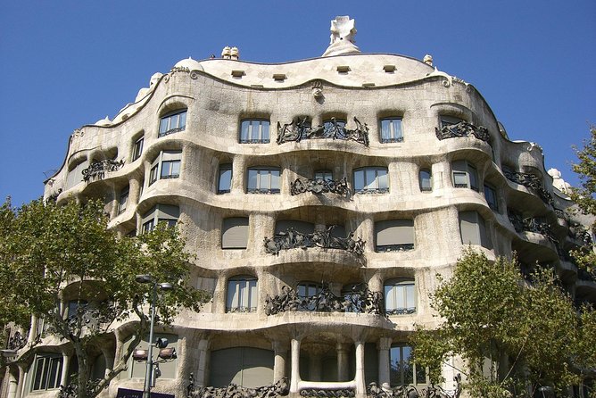 Taxi Transport from Barcelona airport to hotel - Arrivals hall meet-and-greet: how you actually find your driver