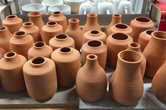 Terra i Pell ceramics - Studio comfort, practical details, and what to bring mentally