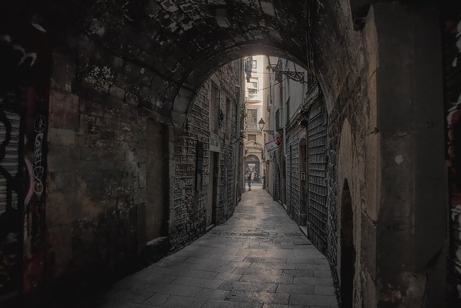 The Gothic Trail – Ghosts of Barcelona Exploration Game - English audio, phone-based freedom