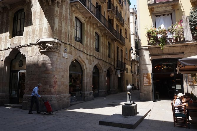 "The Shadow of the Wind" Novel Walking Tour - Why This Shadow of the Wind Tour Works in the Real City
