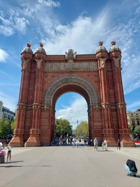 Tour of Barceloneta and the Citadel Park - Monumental Waterfall by Josep Fontserè: the detail that makes the stop click