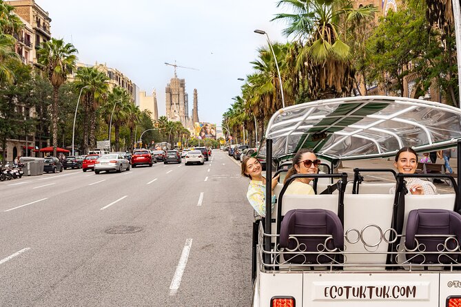 Tour Welcome Barcelona with Local Guide in Eco Tuk Tuk Private - Eco tuk-tuk style: private, electric, and made for real sightseeing