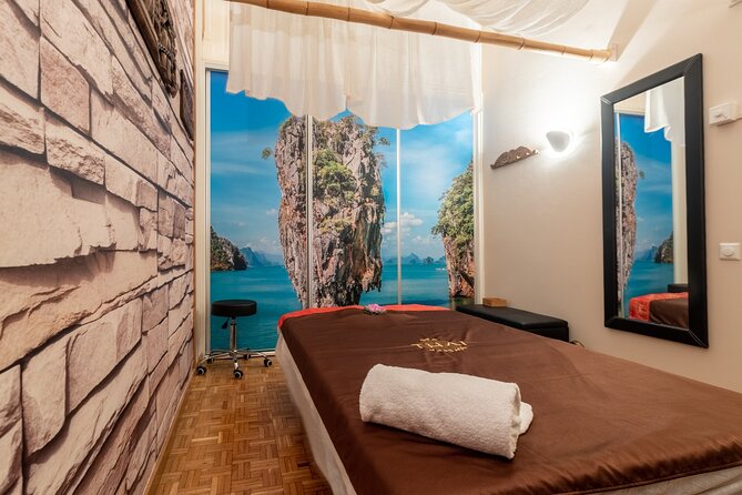 Traditional Thai Massage of 60 min at THAI SPA MASSAGE BARCELONA - Should You Book Thai Spa Massage Barcelona?