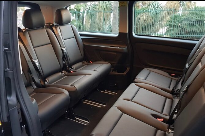 Transfer from Barcelona City to cruise port Private transfer - Hotel lobby pickup, without the hunt