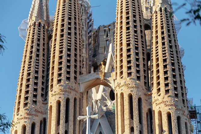 Treasures of Barcelona: Private Gaudi Walking Tour - Stop 2: A dragon-roof apartment block museum exterior