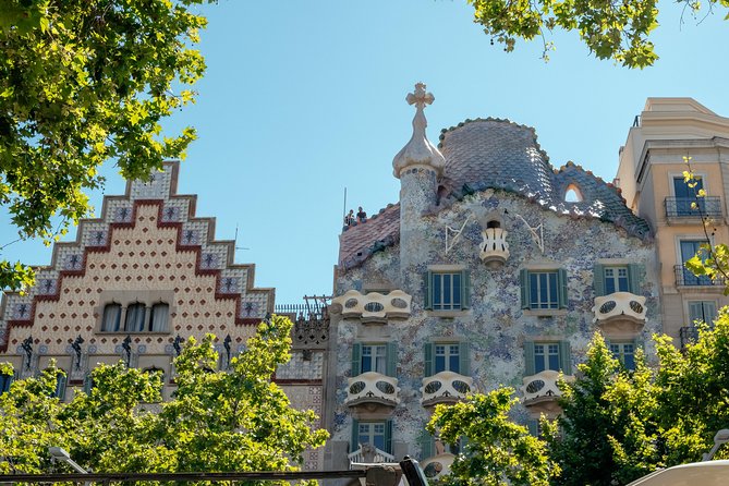 Treasures of Barcelona: Private Gaudi Walking Tour - Stop 1: An early Gaudí work seen from the outside