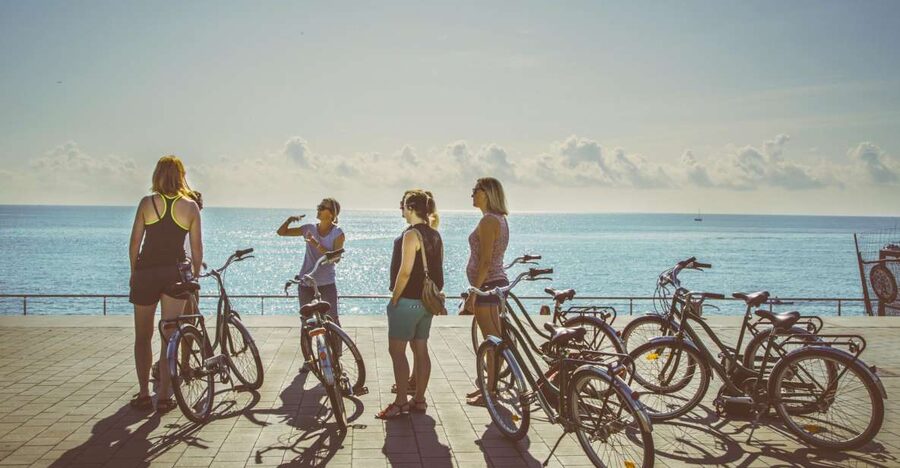 Unusual Barcelona Bike Tour in French - Why this French bike tour feels different from a sightseeing loop
